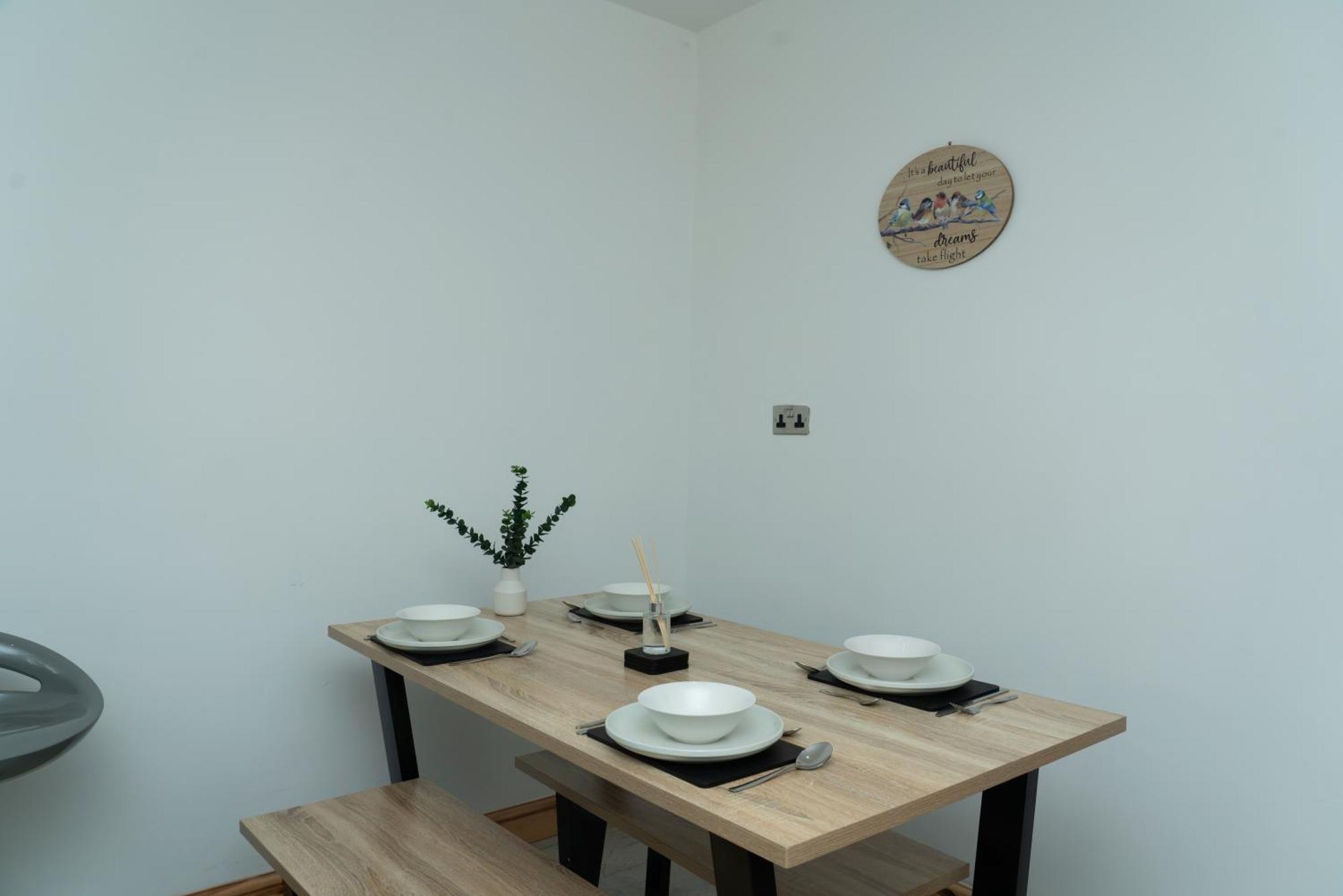 Double Bedroom Near Etihad And Coop Live With Free Parking, Shared Kitchen & Bathroom Manchester Exterior photo