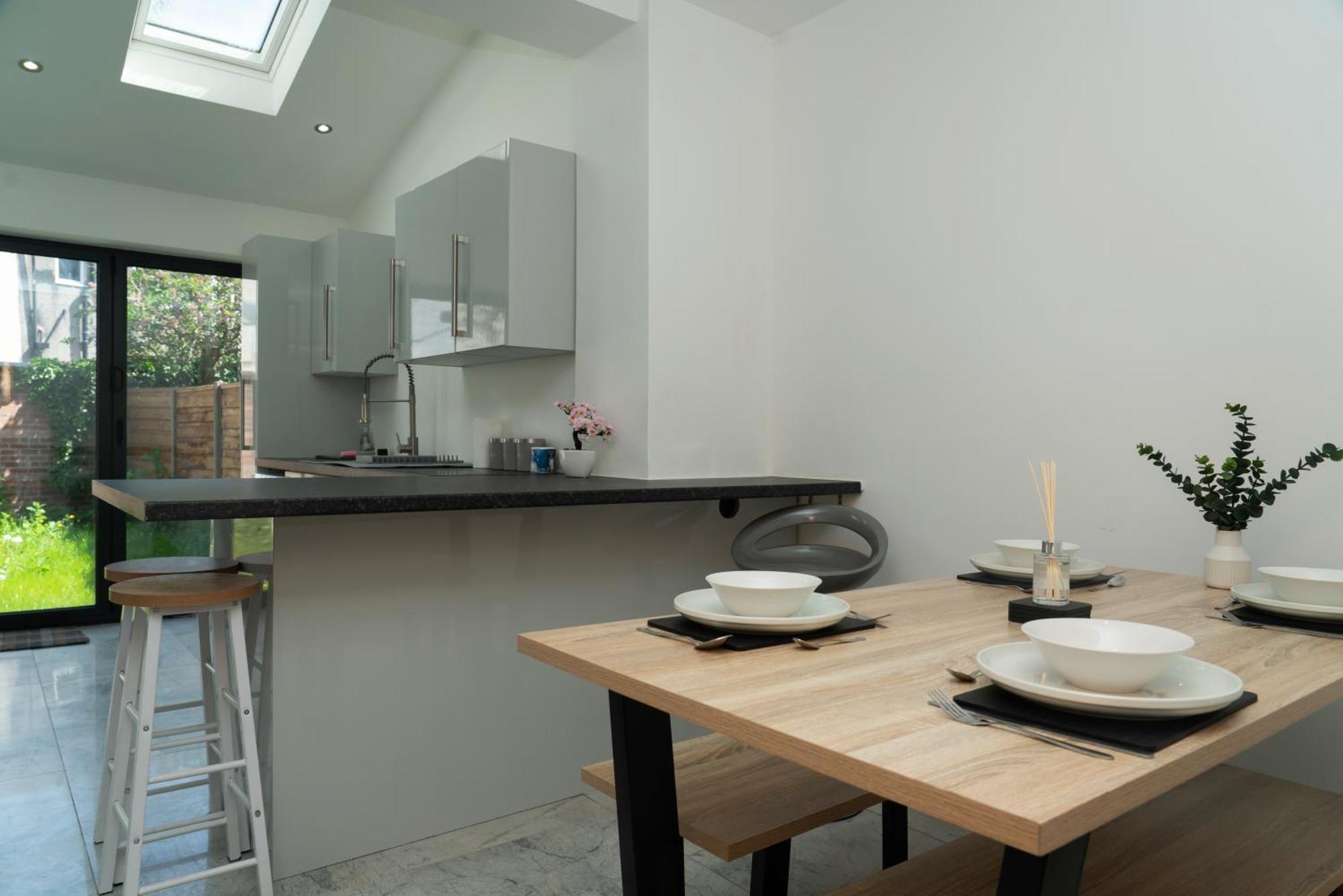 Double Bedroom Near Etihad And Coop Live With Free Parking, Shared Kitchen & Bathroom Manchester Exterior photo