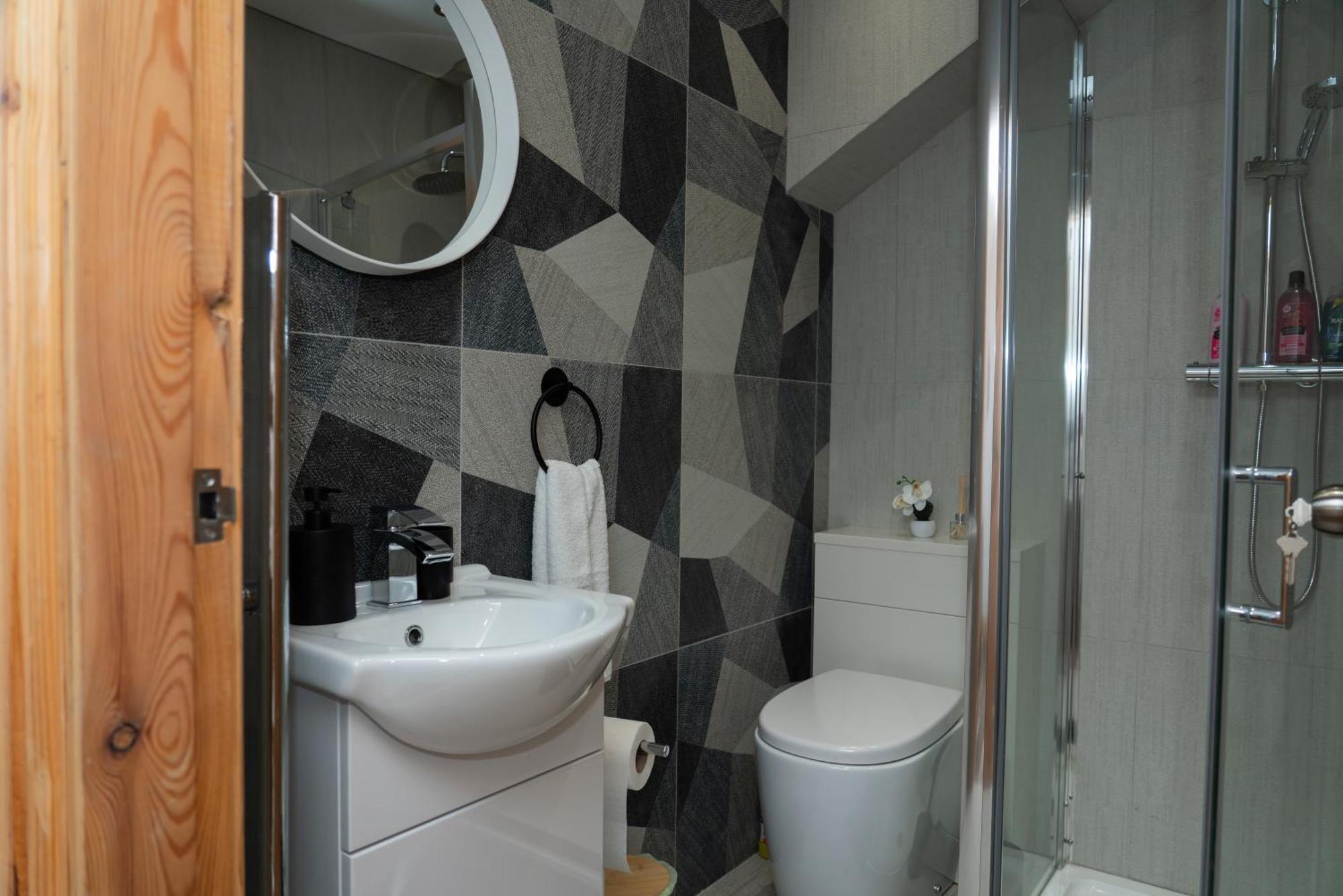 Double Bedroom Near Etihad And Coop Live With Free Parking, Shared Kitchen & Bathroom Manchester Exterior photo